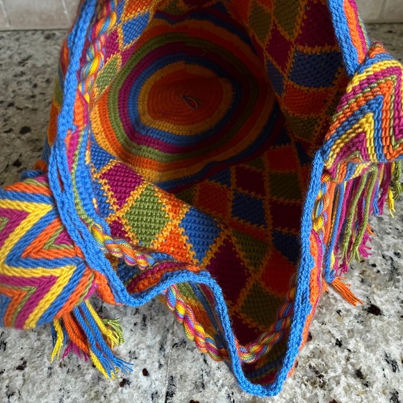 Wayuu Bucket Bag Hand-Woven Bohemian Groovy Chic Hand-Made Rainbow Colored - Picture 7 of 16